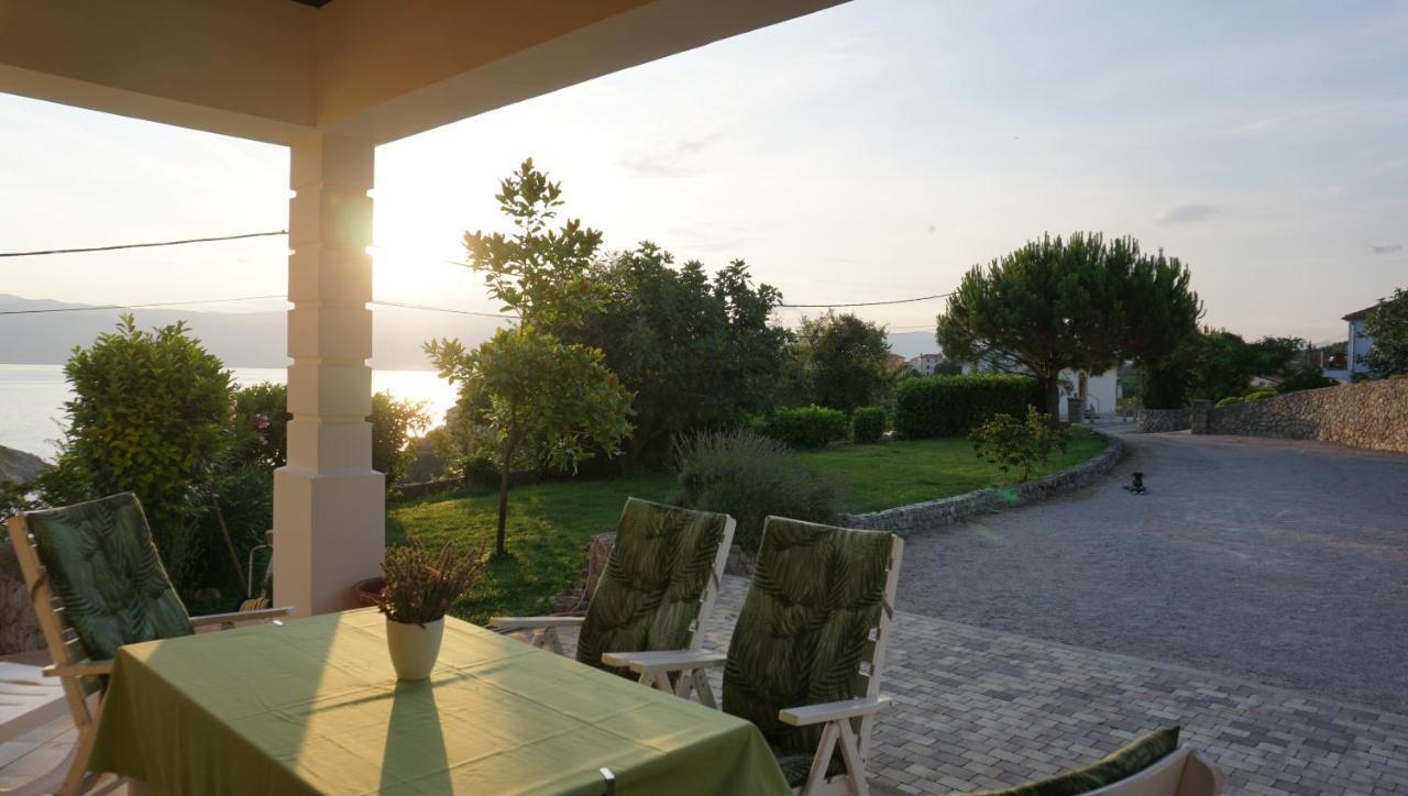 Villa Mirela Vrbnik Kültér fotó